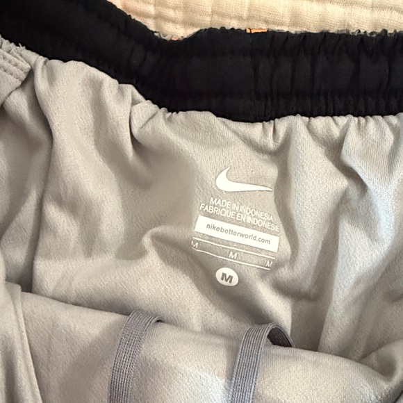 Nike Camouflage Women's Shorts - Picture 4 of 5